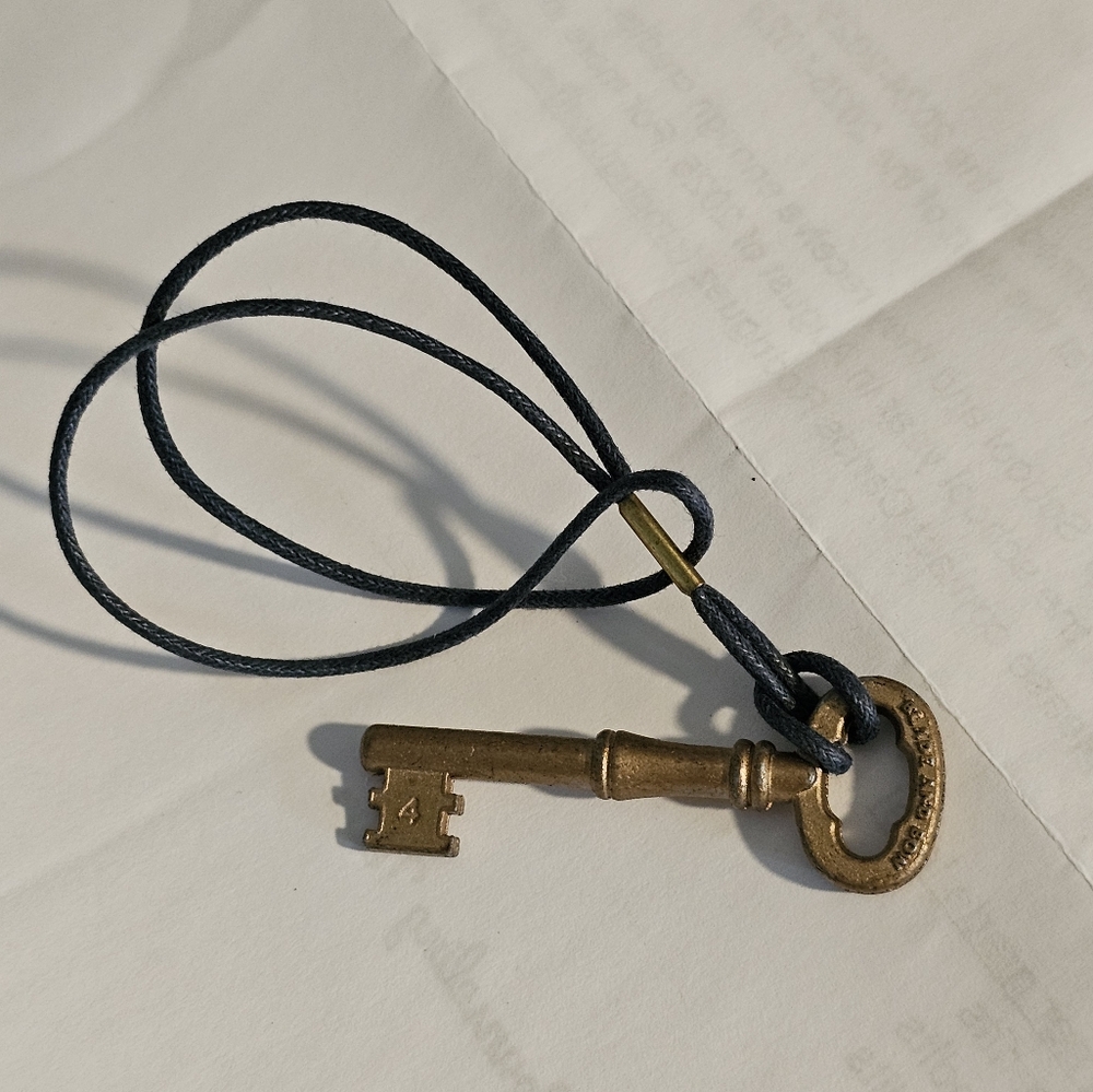 BLADE and BOW BOURBON KEY #4 Stitzel Weller & 4 Collector 5 Keys Club Kentucky‎ - Picture 1 of 6